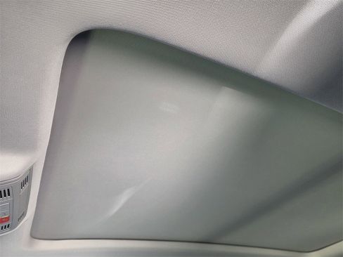 New 2026 Volkswagen Taos SE image 18