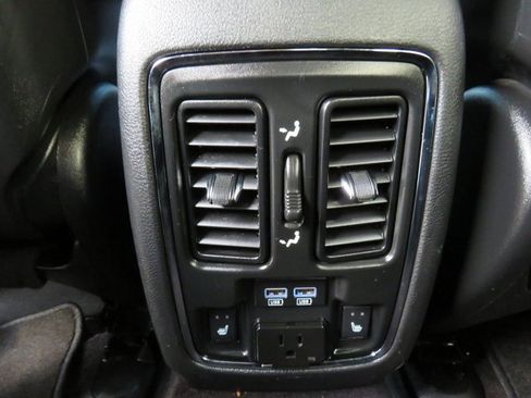 Used 2017 Jeep Grand Cherokee Limited image 20