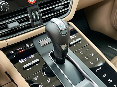 Certified 2026 Porsche Macan AWD/4WD image 19