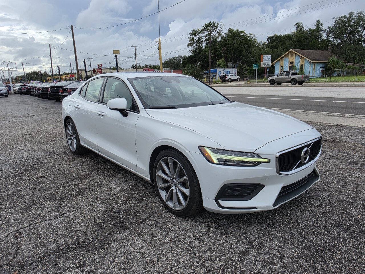 Used 2021 Volvo S60 T5 Momentum w/ Premium Package FWD image 2