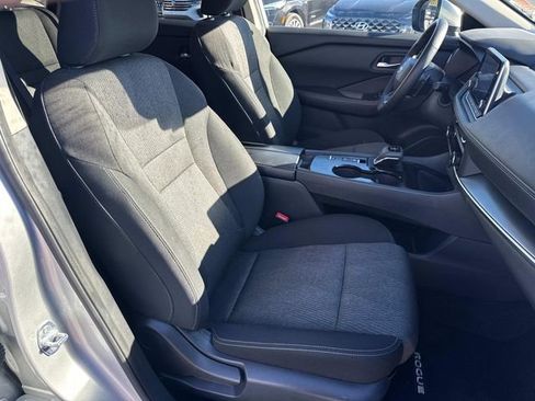 Used 2025 Nissan Rogue SV image 24