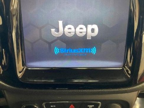 Used 2020 Jeep Compass Limited image 30