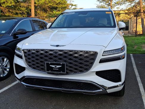 Certified 2025 Genesis GV80 2.5T Prestige AWD/4WD image 4