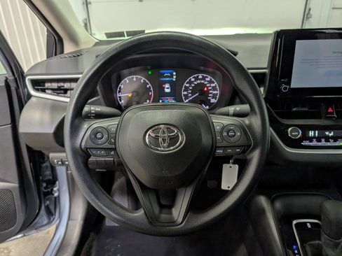 Used 2025 Toyota Corolla LE image 16