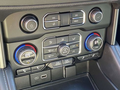 Used 2022 Chevrolet Tahoe Z71 w/ Off-Road Capability Package image 16