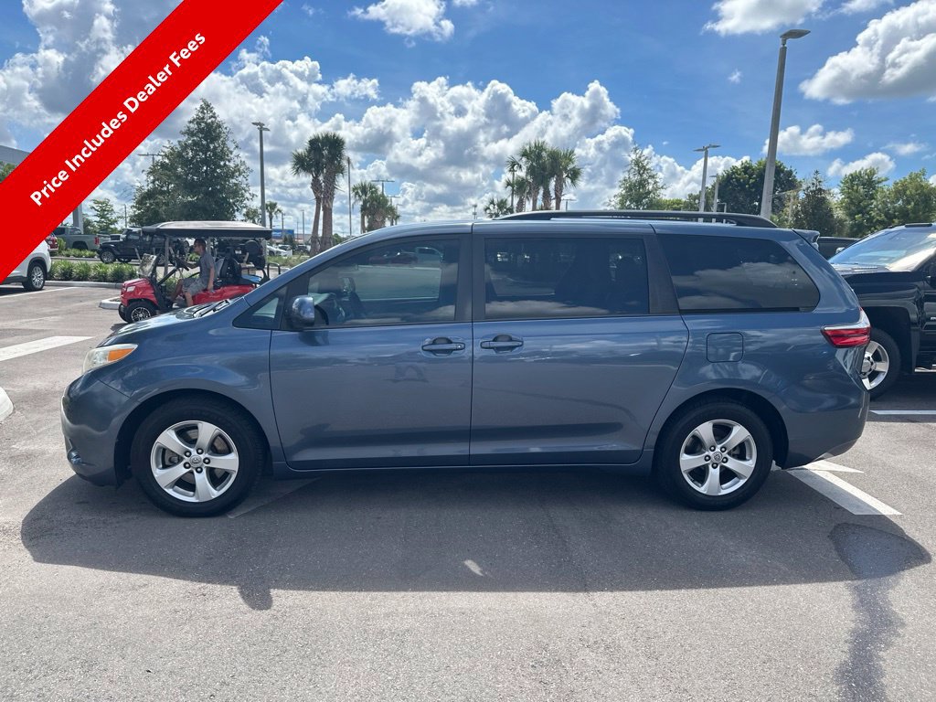 Used 2017 Toyota Sienna LE FWD image 3