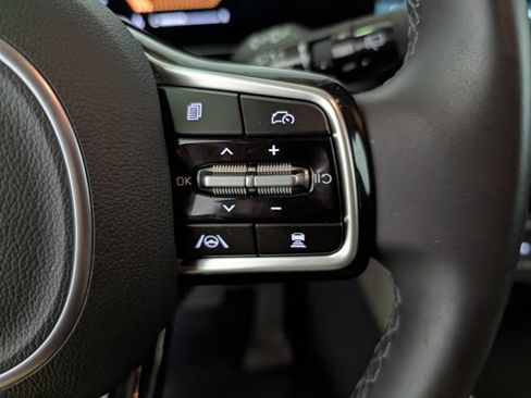 Used 2026 Kia Carnival FWD image 18