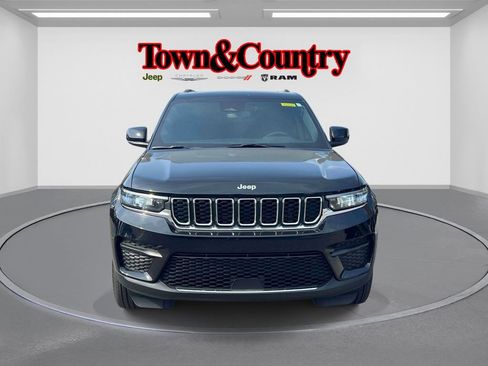 Certified 2024 Jeep Grand Cherokee Laredo X w/ Luxury Tech Group I AWD/4WD image 2