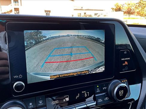 Used 2023 Toyota Highlander XSE image 18