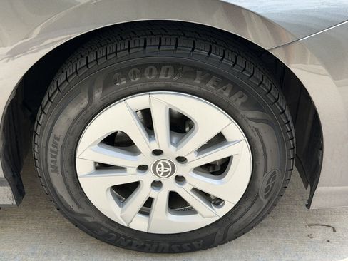 Used 2016 Toyota Prius Two FWD image 12