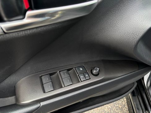 Used 2021 Toyota Camry SE image 12