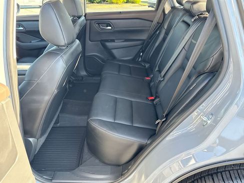Used 2023 Nissan Rogue SL w/ SL Premium Package image 16