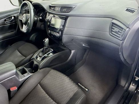 Certified 2018 Nissan Rogue SV image 29