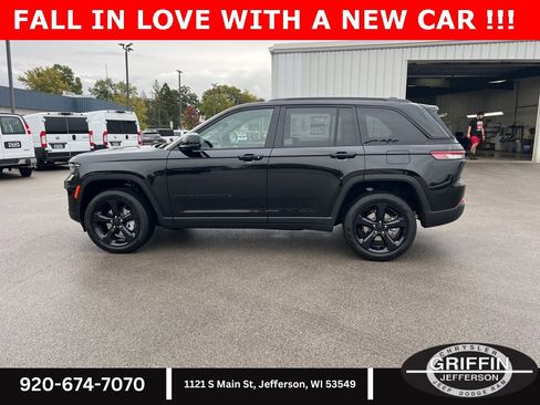 New 2025 Jeep Grand Cherokee Limited w/ Luxury Tech Group II image 18