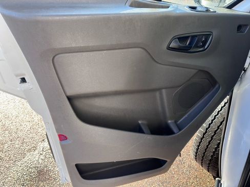 Used 2022 Ford E-Transit 148 High Roof Extended image 9