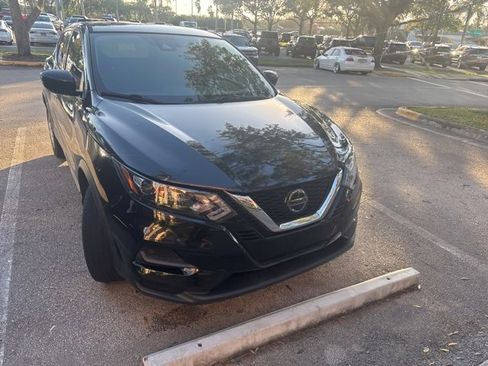 Used 2020 Nissan Rogue Sport S image 3