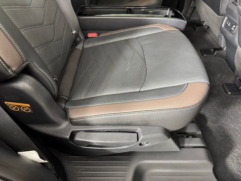 Used 2024 Nissan Pathfinder Platinum image 31