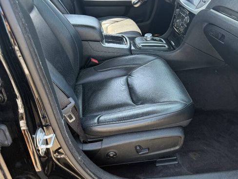 Used 2017 Chrysler 300 C RWD image 13