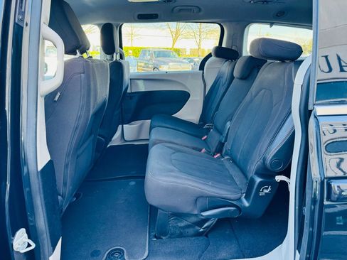 Used 2018 Chrysler Pacifica Touring Plus w/ Tire & Wheel Group image 29