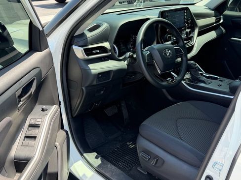 Used 2021 Toyota Highlander L FWD image 10
