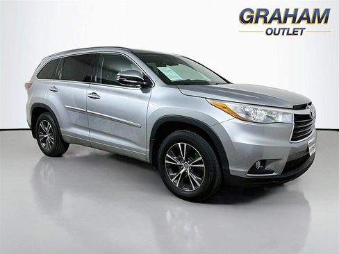 Used 2016 Toyota Highlander XLE AWD/4WD image 1