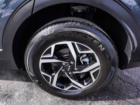 Used 2024 Kia Sportage LX image 8