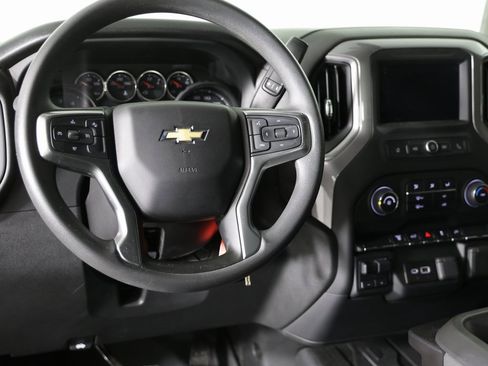 Used 2022 Chevrolet Silverado 2500 Custom w/ Custom Value Package image 11