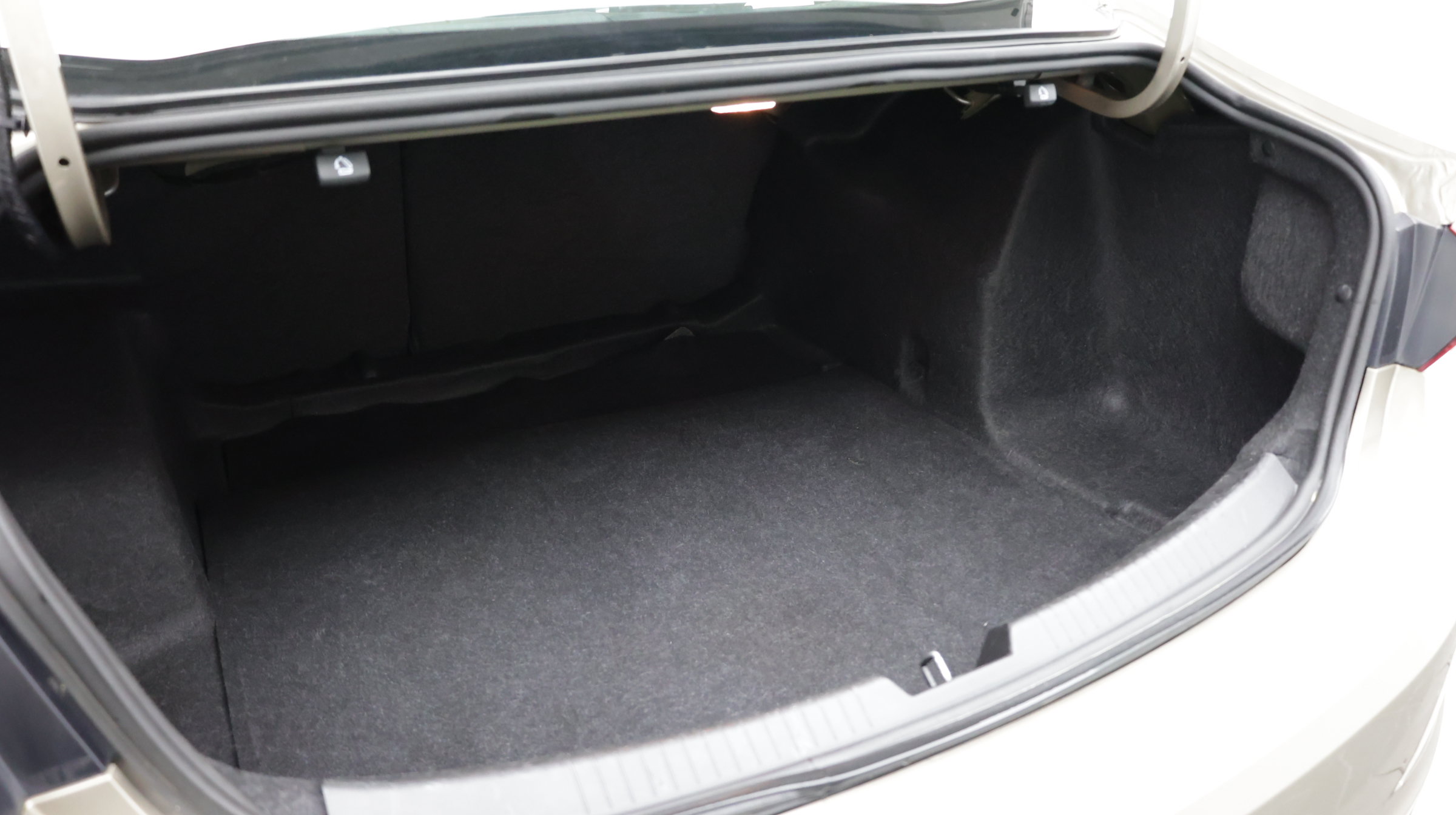 Used 2022 Chevrolet Malibu LT FWD image 33