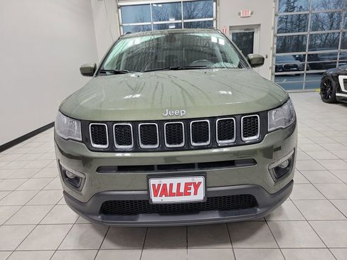 Used 2019 Jeep Compass Latitude image 2