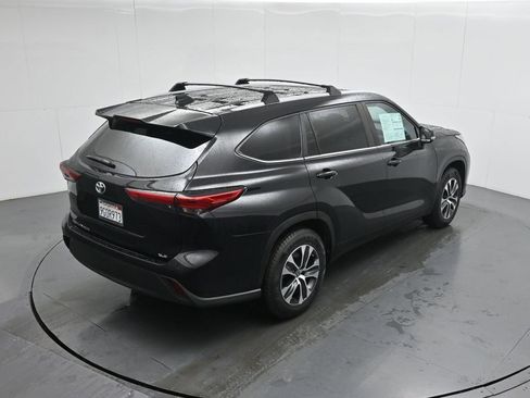 Used 2023 Toyota Highlander XLE image 45