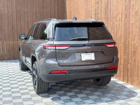 Used 2023 Jeep Grand Cherokee Altitude RWD image 14