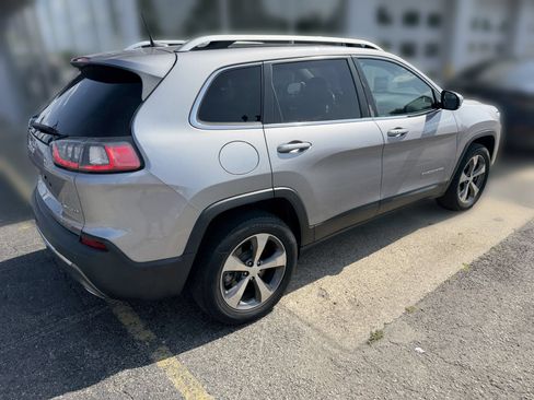 Used 2019 Jeep Cherokee Limited w/ Technology Group AWD/4WD image 6