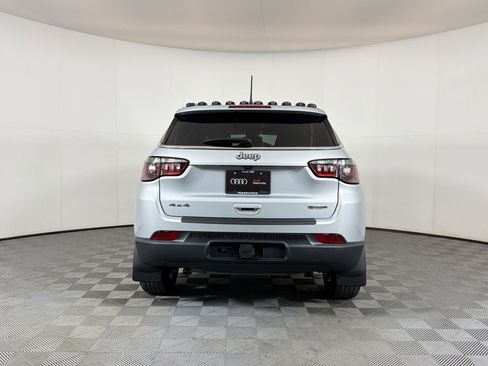 Used 2024 Jeep Compass Latitude AWD/4WD image 10