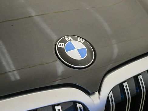 Used 2024 BMW X7 xDrive40i w/ M Sport Package AWD/4WD image 8
