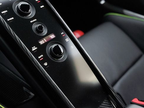 Used 2015 Porsche 918 Spyder image 31