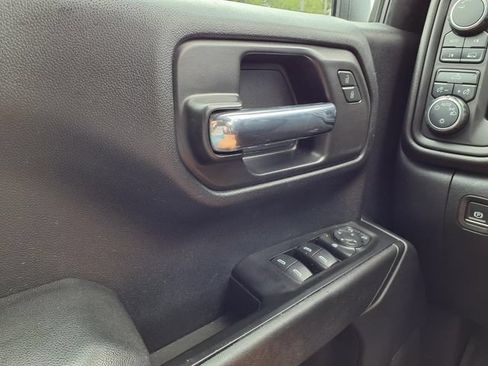 Used 2020 Chevrolet Silverado 1500 Custom w/ Custom Value Package AWD/4WD image 18