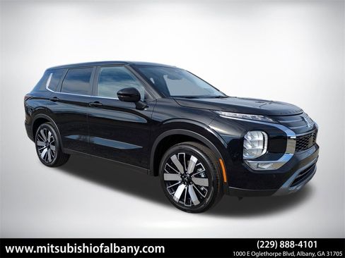 New 2026 Mitsubishi Outlander SE image 1