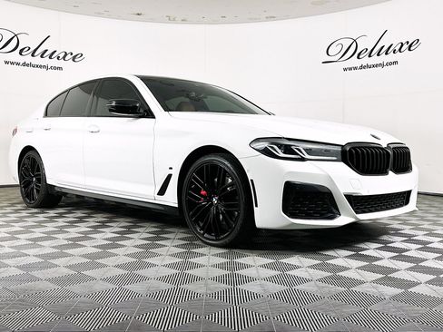 Used 2022 BMW 530e xDrive w/ Premium Package image 1