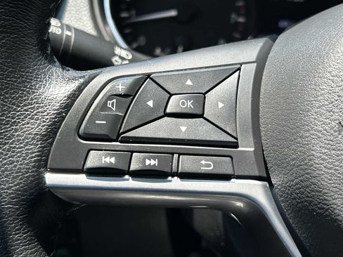 Used 2020 Nissan Rogue SV AWD/4WD image 14