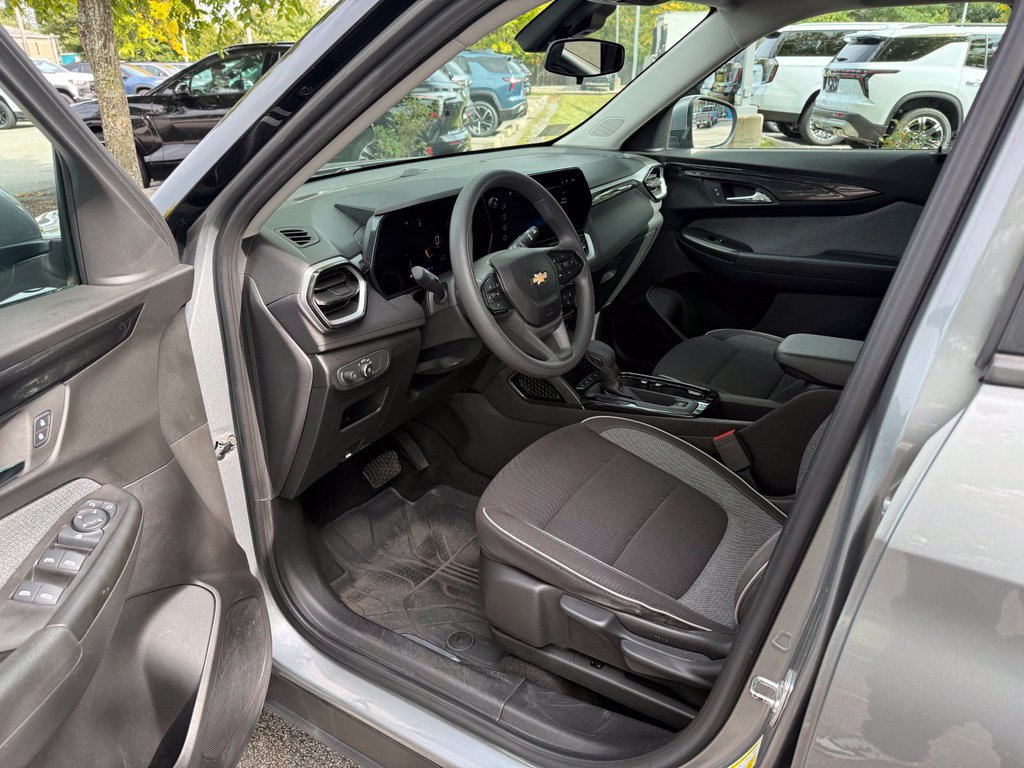Used 2024 Chevrolet TrailBlazer LT w/ Driver Confidence Package AWD/4WD image 12