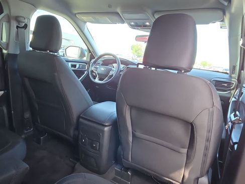 Used 2023 Ford Explorer XLT RWD image 16