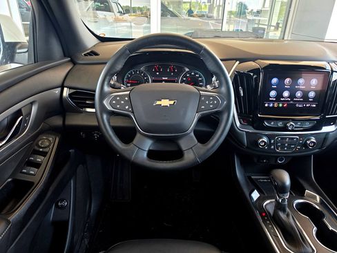Used 2023 Chevrolet Traverse LT FWD image 18
