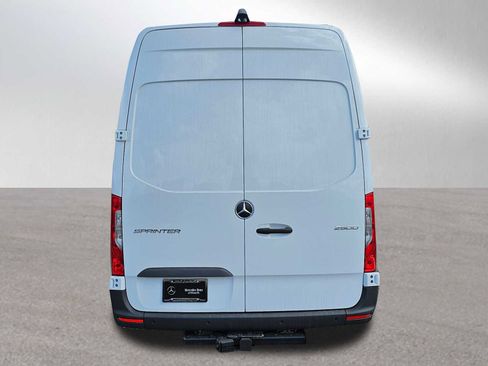 Used 2024 Mercedes-Benz Sprinter 2500 image 4