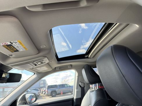 Used 2023 Toyota Highlander XLE image 23