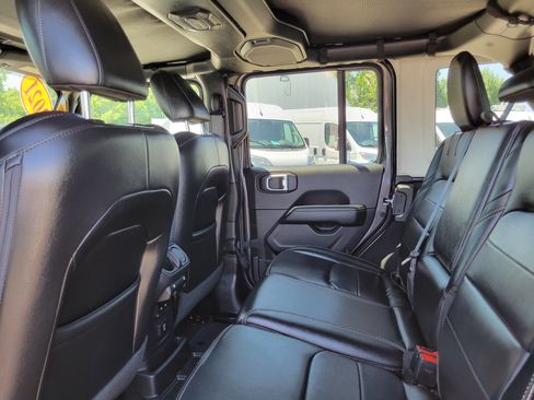 Used 2021 Jeep Wrangler Unlimited Sahara w/ Cold Weather Group AWD/4WD image 17