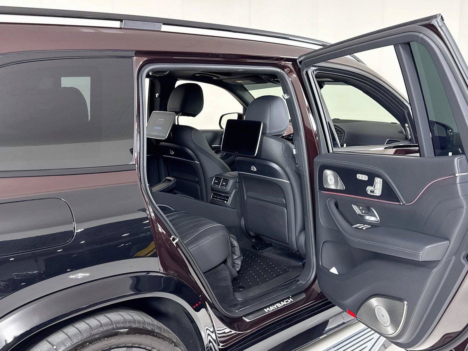 Used 2024 Mercedes-Benz Maybach GLS 600 4MATIC image 35