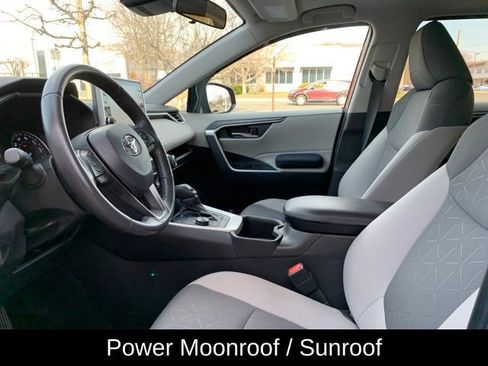 Used 2022 Toyota RAV4 XLE w/ Convenience Package image 15