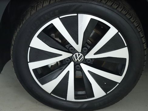 Used 2024 Volkswagen Taos SE image 37