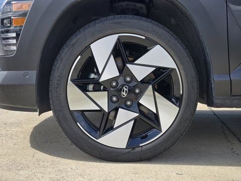Certified 2025 Hyundai Kona Limited AWD/4WD image 11