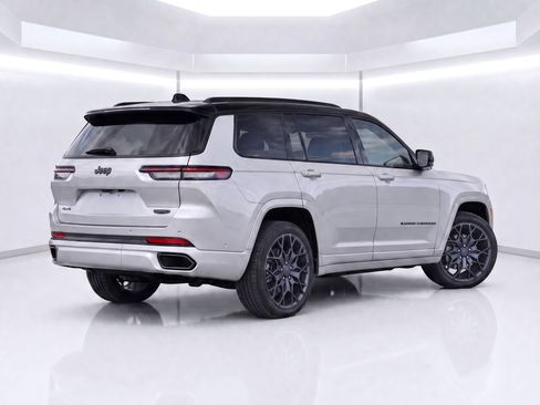 Used 2023 Jeep Grand Cherokee L Summit AWD/4WD image 4